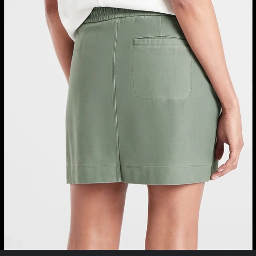 Athleta Farallon Olive Green Skirt Tie Waist with Zipper Pockets Size 6